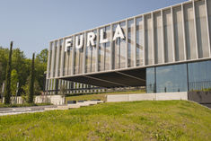 Security and hygiene in the reception area at Furla