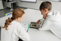 Kalėdos 2025 m.: GEZE remia projektus, skirtus medijų kompetencijos didinimui