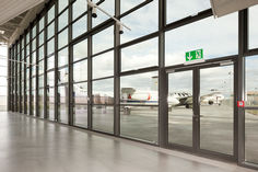 Overhead door closer with guide rail TS 5000 L-ISM, installed the Dorniermuseum in Friedrichshafen.