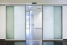 Automatic sliding door drive Slimdrive SL with satin glass in the centre for Operative Medicine II of the University Hospital Düsseldorf