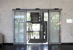 Automatic sliding door drive Slimdrive SL-T30 on the Dahlem campus of the Free University of Berlin
