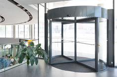 Automatic revolving doors
