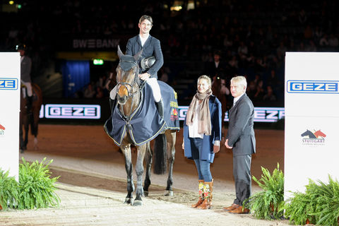 Der Preis der GEZE GmbH geht an Steve Guerdat. Foto: GEZE GmbH