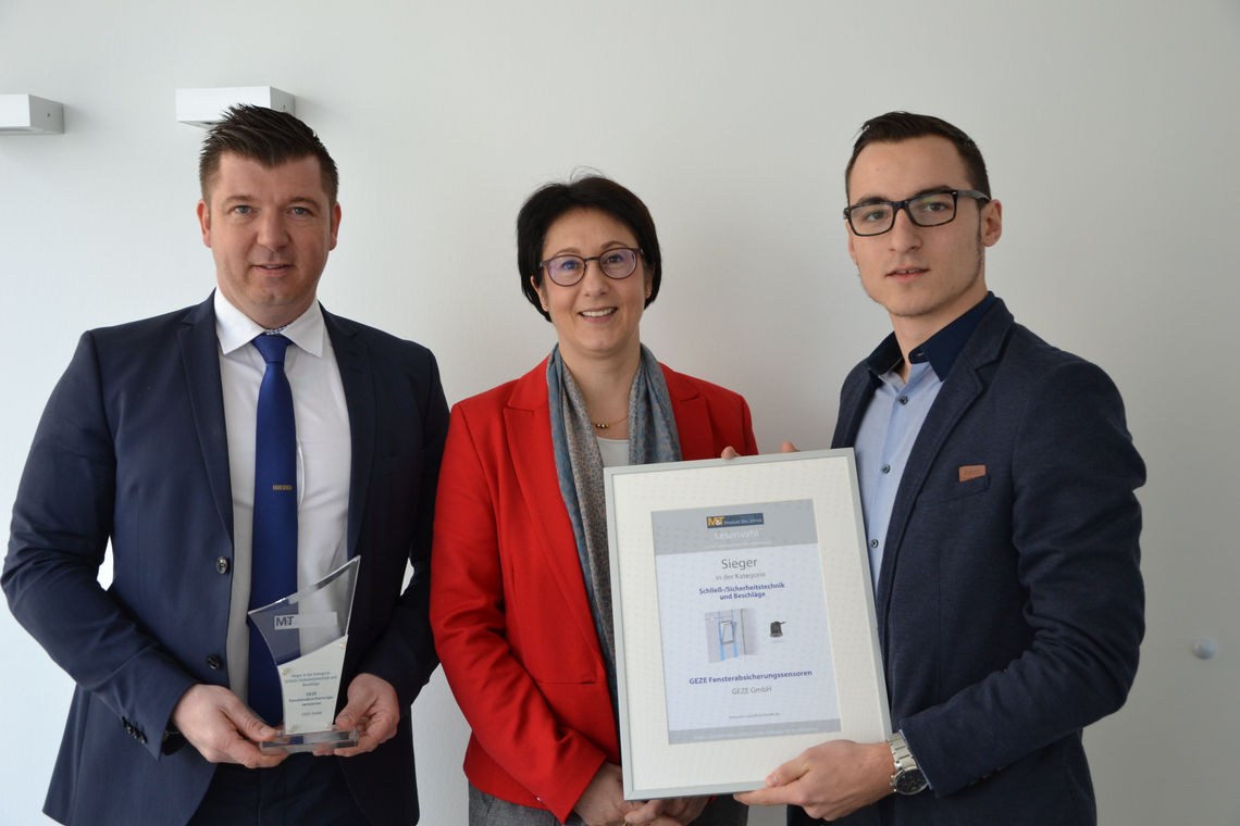 GEZE:s representanter mottog priset ”Årets M&T-produkt 2018” för GEZE:s säkerhetssensorer för fönster
