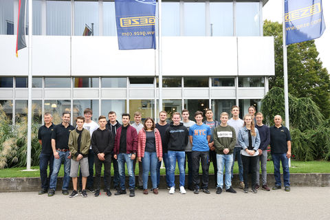 Start of training 2018 group photo