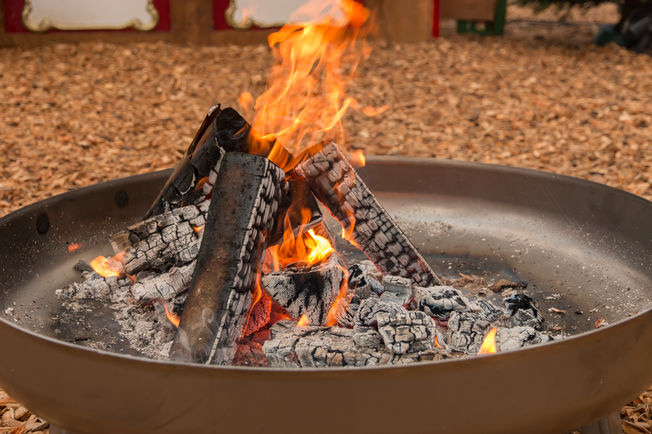 Knisterndes Lagerfeuer Auch wenn kein Schnee lag, so war es doch winterlich kalt und ein Lagerfeuer bot die Möglichkeit sich zu wärmen.