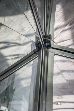 Door drives and control technology from the TSA 325 NT series for revolving door systems 