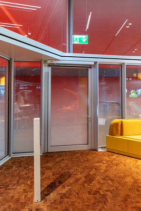 GEZE Powerturn mit GC 338 Sensorleiste Das größte Science Center in Deutschland, die experimenta in Heilbronn. Ausgestattet mit innovativer GEZE Technik bietet sie ihren Besuchern eine einzigartige Wissens- und Erlebniswelt.