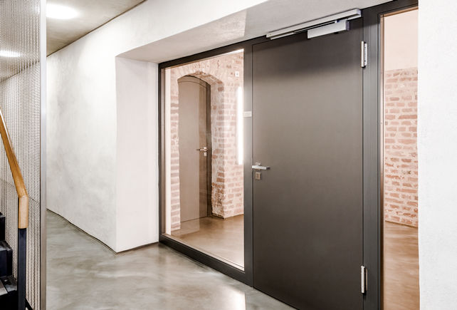 Fire doors with GEZE door closer in the Magdeburg Cathedral. © Stefan Dauth / GEZE GmbH