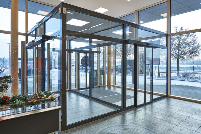 ECdrive T2-FR automatic sliding door drive, installed in the Aldi Süd branch in Mühldorf Automatic linear sliding door system for escape and rescue routes