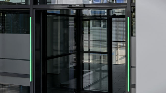 The narrow visual LED signals fit well into the design of automatic door systems.