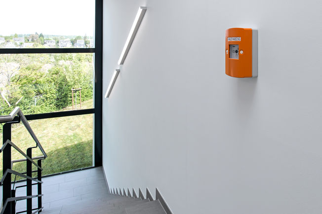 En kompakt lösning för säker rökevakuering i trapphus med integrerade ventilationsfunktioner.