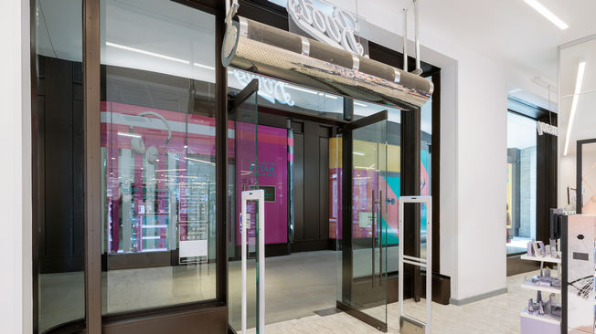 UFO NT Shopping Centre Boots Kensington High St