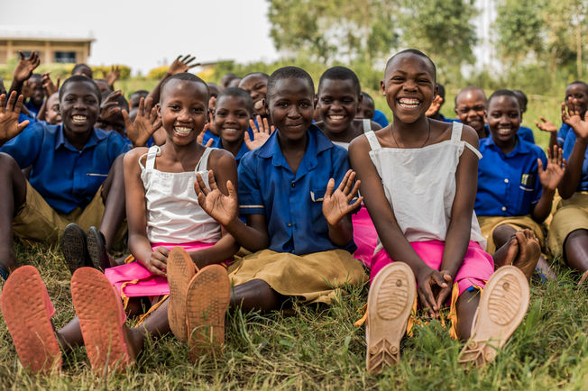 rwanda resa east africa school schools education children group groups club clubs youth girls smile smiling happy wave waving