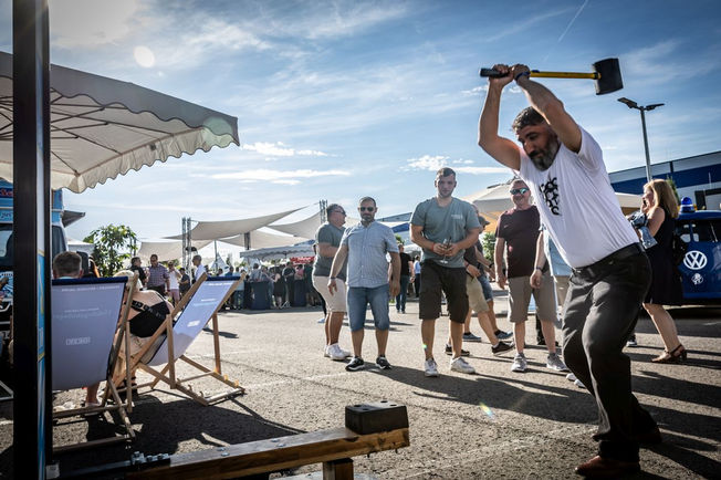 Mitarbeiter von GEZE beim Spiel "Hau den Lukas"