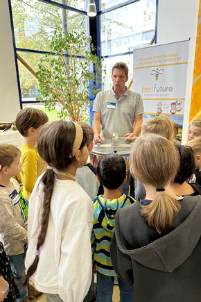 Children at the GEZE honey harvesting event