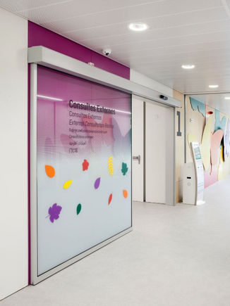 SJD Pediatric Cancer Center Zugang zum SJD Pediatric Cancer Center mit dem Schiebetürantrieb ECdrive.