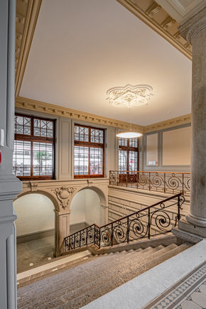 Partie intérieure gare de Montreux Escalier historique gare de Montreux