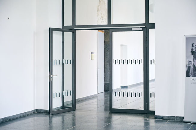 TS 5000 R-ISM a Schloss Mannheim Egyetemen TS 5000 R-ISM ajtócsukó egy kétszárnyú ajtó a Schloss Mannheim Egyetemen