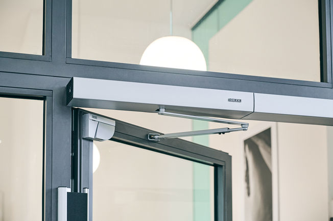 Slimdrive EMD-F/R-IS, Uni Schloss Mannheim Slimdrive EMD-F/R-IS und Laserscanner GC 342 an einer 2-flügligen Tür in der Universität Schloss Mannheim