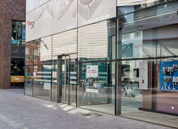 Slimdrive SL NT Philips Museum Eindhoven Philips Museum Eindhoven with automatic sliding door Slimdrive SL NT