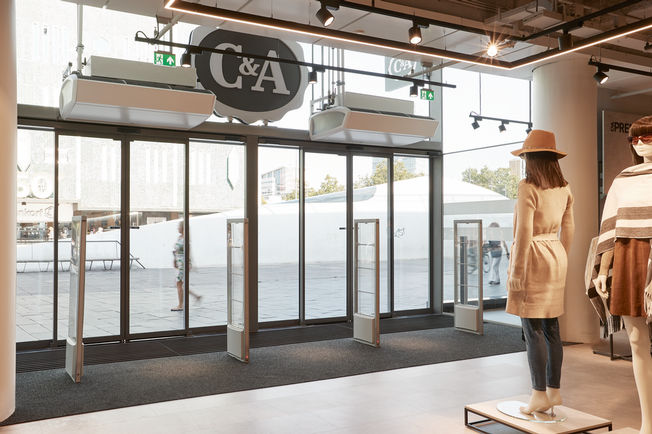 Slimdrive SL RC2 C&A Eindhoven View from store: C&A with automatic sliding door Slimdrive SL RC2