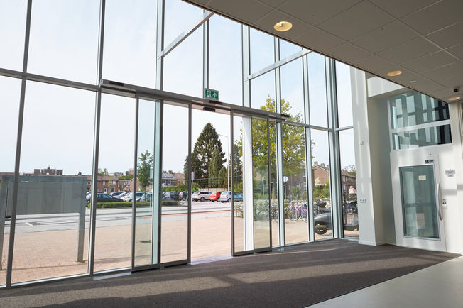 Slimdrive SL NT Brede School Brunssum Brede School Brunssum with automatic sliding door Slimdrive SL NT in entrance