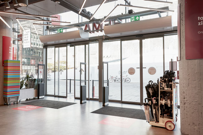 Slimdrive SL RC2 HEMA Eindhoven Hema with automatic sliding door Slimdrive SL RC2 in entrance