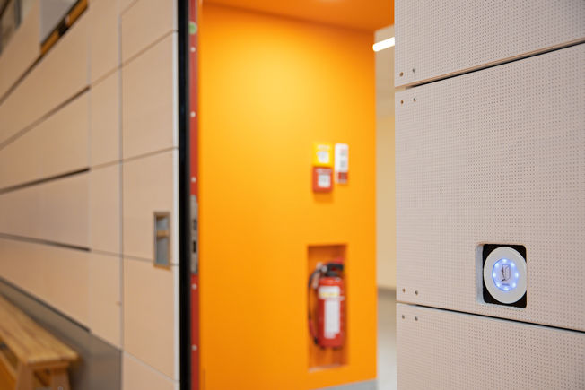 Eingangstüren zu den Sporthallen