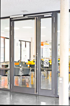 Automatisk døråpner/lukker Slimdrive EMD F-IS med TS 3000 Monteringssituasjon ved University of Applied Sciences and Arts, Holzminden