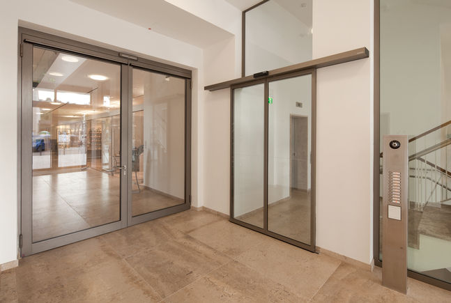 Custom solution in the building of the Catholic Church Barrier-free access is ensured thanks to the Slimdrive SL-FR + TSA 160 NT F-IS + RSZ 5 + GC 334