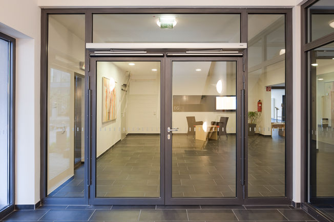 Slimdrive EMD F-IS in combination with guide rail + GC 334 in the care homes Zamenhof, Stuttgart Electromechanical swing door system for double leaf fire and smoke protection doors with integrated mechanical closing sequence control