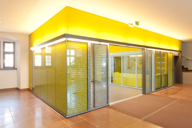 Automatic sliding door Slimdrive SL-FR with IGG at the conference centre in Würzburg Specially designed for installation in emergency exits, the sliding door system finds GEZE Slimdrive SL-FR application when safety is a priority.