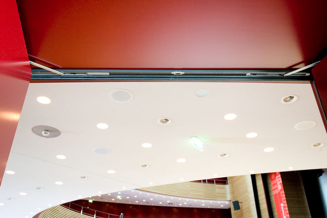 Door closer Boxer ISM in the Ludwigsburg Kreissparkasse (form of bank) Integrated door closer system for double leaf doors with closing sequence control, electric hold-open device and integrated back check that slows down strongly opened doors.