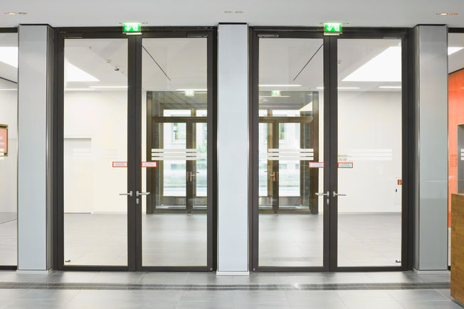 Door closer TS 5000 L-R-ISM, installed at Generali Germany AG in Cologne. The overhead door closer TS 5000 L-R-ISM can be mounted, on double leaf doors with integrated, invisible closing sequence control, on the door leaf of the opposite hinge side. In the event of a fire, the integrated smoke detector activates and the door closes automatically.