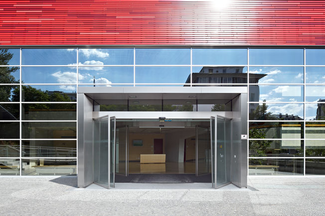 Slimdrive SL-BO, centar predavaonice klinika desno Isar, München Automatski sustav kliznih vrata za evakuacijske izlaze i izlaze za spašavanje s breakout funkcijom