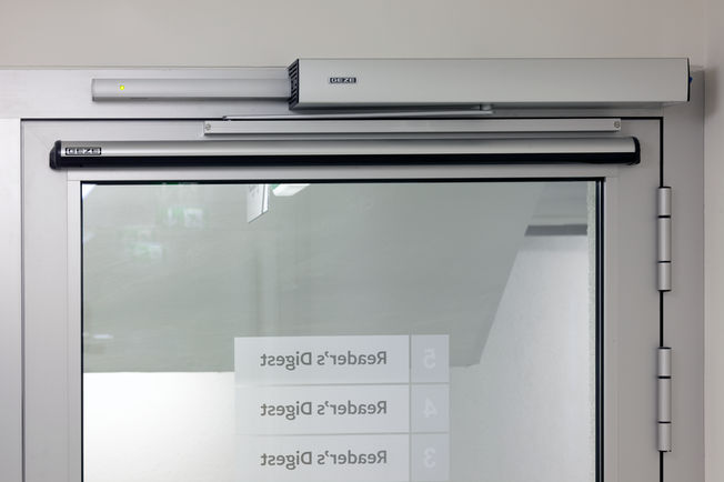 Slimdrive EMD-F + GC 334 + RSZ 6, Z-UP Combining the solutions provides convenient ease of access as well as smoke and fire protection.