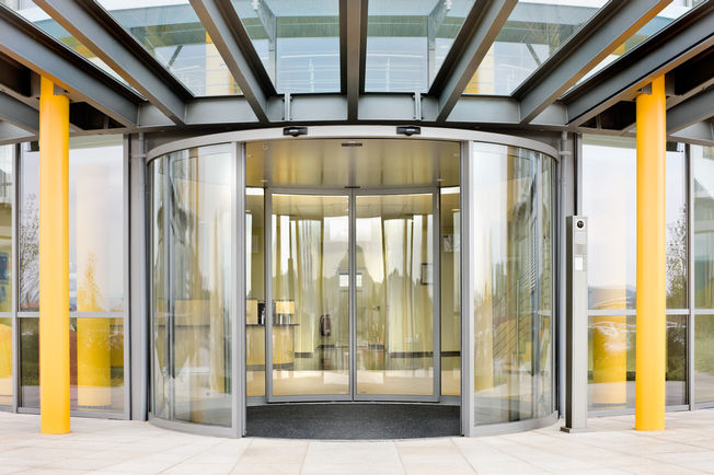 Slimdrive SCR Voor representatieve gebouwingangen met grote lichtinval Heeft een geïntegreerde accu voor noodopening bij veiligheidsrelevante storingen, zoals stroomuitval.