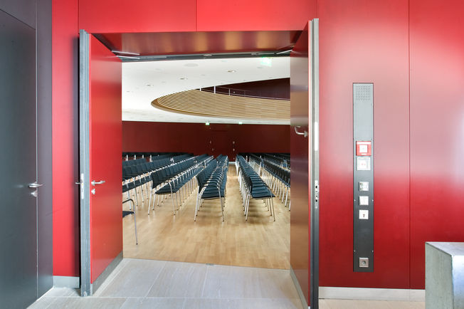 Door closer Boxer ISM and FTÖ 331 at the Ludwigsburg Kreissparkasse (form of bank) Integrated door closer system for double leaf doors with closing sequence control, electric hold-open device and integrated back check that slows down strongly opened doors.