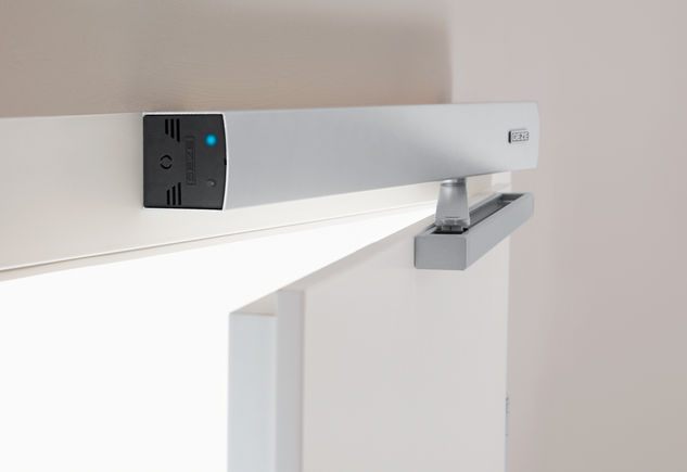 Automatisme de portes battantes ECturn avec bras à coulisse Automatisme de portes battantes automatique ECturn pour les portes accessibles à un vantail, à-coup final électrique et détection des obstacles détecte un obstacle par contact et interrompt le processus d’ouverture ou de fermeture