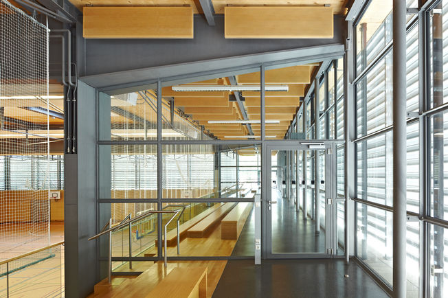 Deurdranger TS 5000, Centrum voor beroepsonderwijs München Het deurdranger biedt een optimaal gebruiksgemak en past perfect in het totaalbeeld. TS 5000 biedt niet alleen een hydraulische eindslag, maar ook een openingsdemping.