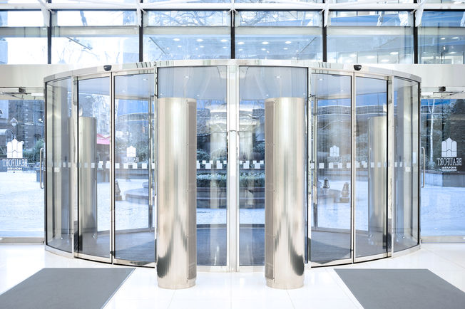 Slimdrive SC automatic semi- or curved sliding door system The Slimdrive SC automatic automatic curved sliding door system combines modern design with optimum accessibility and ease of access, Beaufort House, London, UK