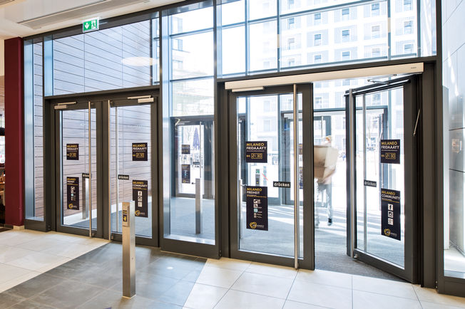 Gornji zatvarač vrata s kliznom vodilicom - TS 5000 i pogon zaokretnih vrata/zatvarač vrata - TSA 160 NT IS/TS, Milaneo TS 5000 pruža praktičnost hodanja posjetitelju, jer se teška vrata prilikom sklapanja koče i na taj način se skoro bešumno zatvaraju. Ovi se atributi također susreću kod TSA 160 NT IS/TS samo ako je s njim ugrađena još i funkcija Push & Go.