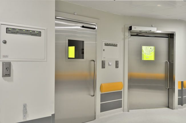 TSA 160 NT - elektrohidraulični pogon zaokretnih vrata za vrata do 250 kg Automatsko postrojenje TSA 160 NT IS je sustav zaokretnih vrata s integriranom, nevidljivom regulacijom slijeda zatvaranja.