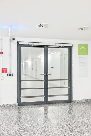Double-leaf swing door systems with EMD Invers drives as exhaust openings for the natural smoke and heat exhaust ventilation (RWA) in the event of fire. Photo: GEZE GmbH