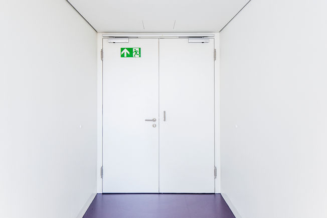 The fire section doors close securely and reliably in the event of danger.