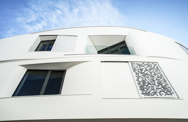 KADO KARIM luxus lakópark Akár a köz-, akár a magánszektorban, nagyobb vagy kisebb objektumokban, új vagy meglévő épületekben – a GEZE megoldásai megkönnyítik a lakók és a felhasználók, valamint az épületüzemeltetők mindennapi életét.