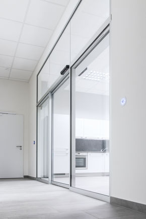 Slimdrive SL NT + GC 363 + LED sensor button, East Office Automatic linear sliding door system with low height and clear design line, very smooth-running low-wear drive.
