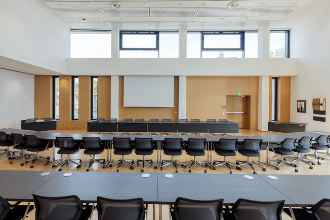 Networked RWA solution and intelligent building ventilation: automated ceiling windows in the council chamber