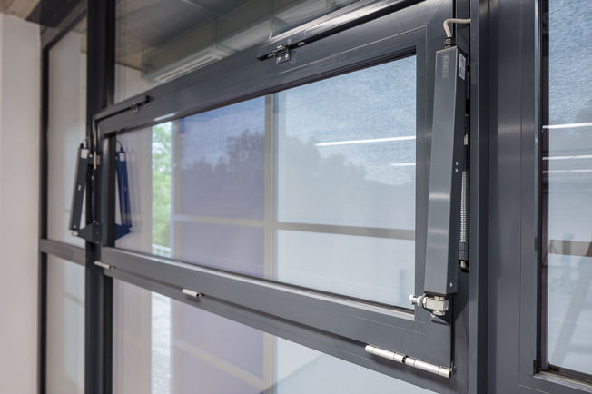 RWA 100 NT Synchro Öppnings- och låsningssystem för inåtgående tippbara, topp- och sidohängda fönster.